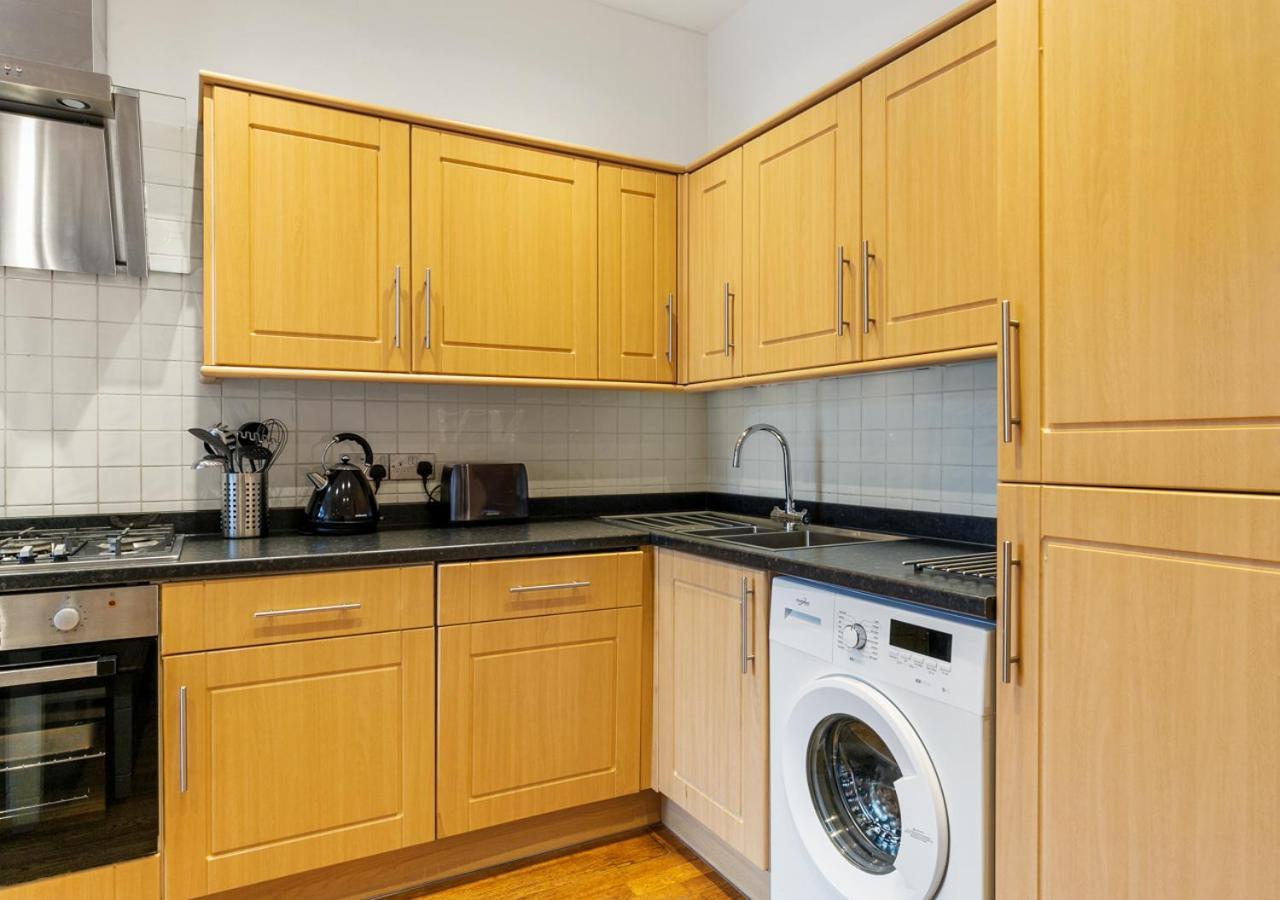 Two Bed Flat In Bush Hill Park Lägenhet Enfield Exteriör bild