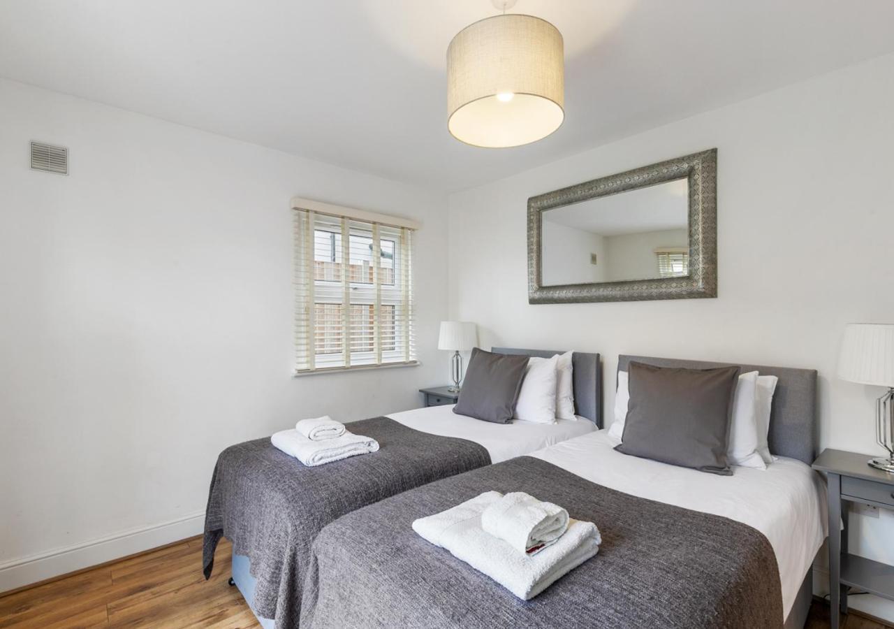 Two Bed Flat In Bush Hill Park Lägenhet Enfield Exteriör bild