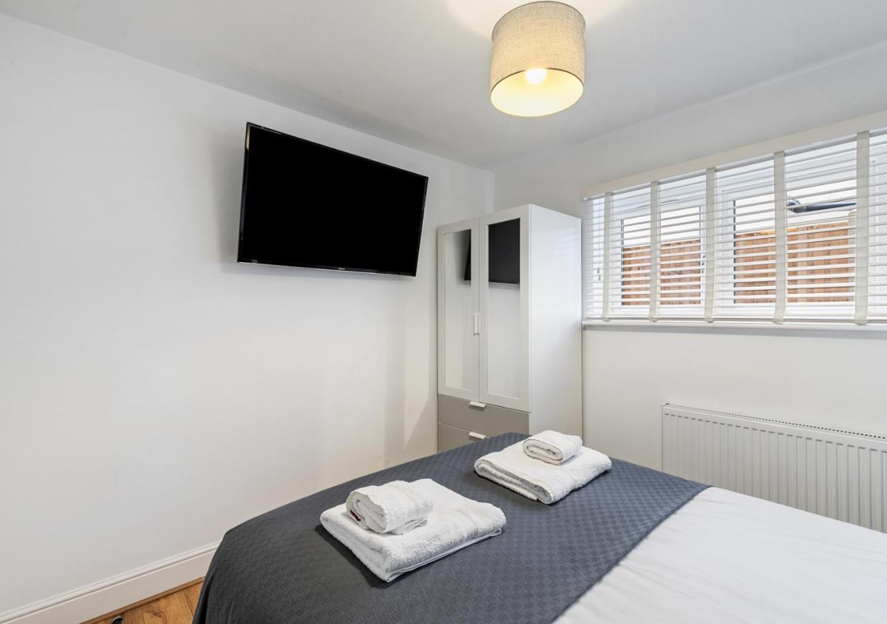 Two Bed Flat In Bush Hill Park Lägenhet Enfield Exteriör bild